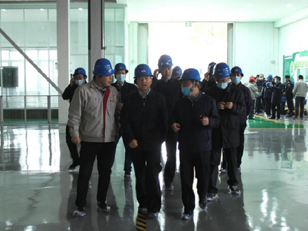 西安市人大常委會(huì)黨組書記、主任胡潤(rùn)澤為中集凌宇高端制造點(diǎn)贊