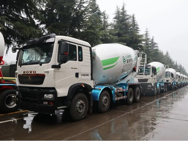 春雨濛濛，氣勢(shì)如虹！凌宇攪拌車震撼發(fā)車！